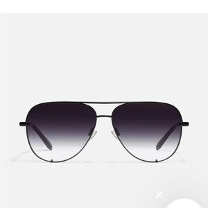 Quay sunglasses black gradient with case
